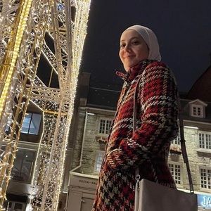 Meet your Posher, Dina